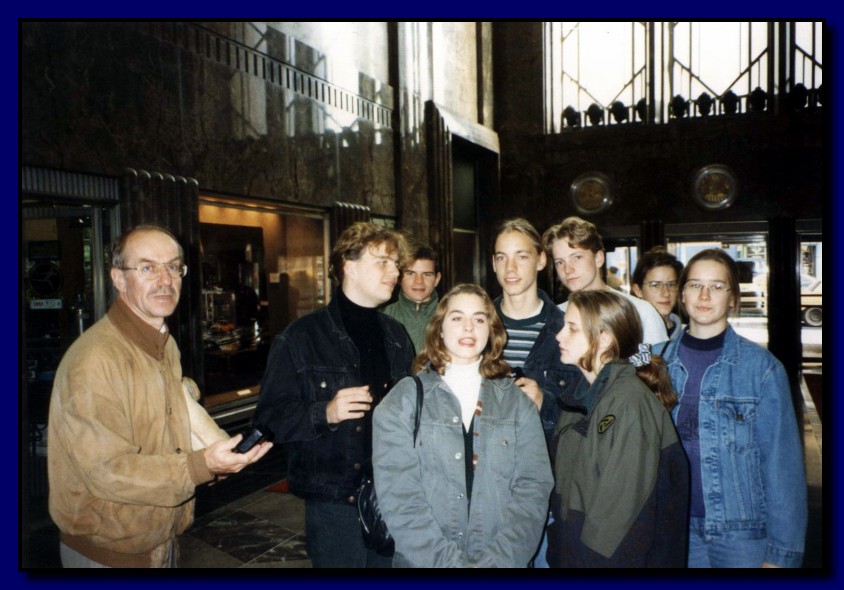 Gruppenbild_EmipreStateBuilding